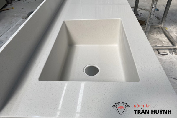 Thi công chậu rửa bát đá solid surface