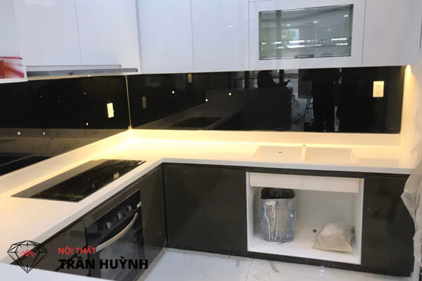 thi công mặt bếp đá nhân tạo solid surface