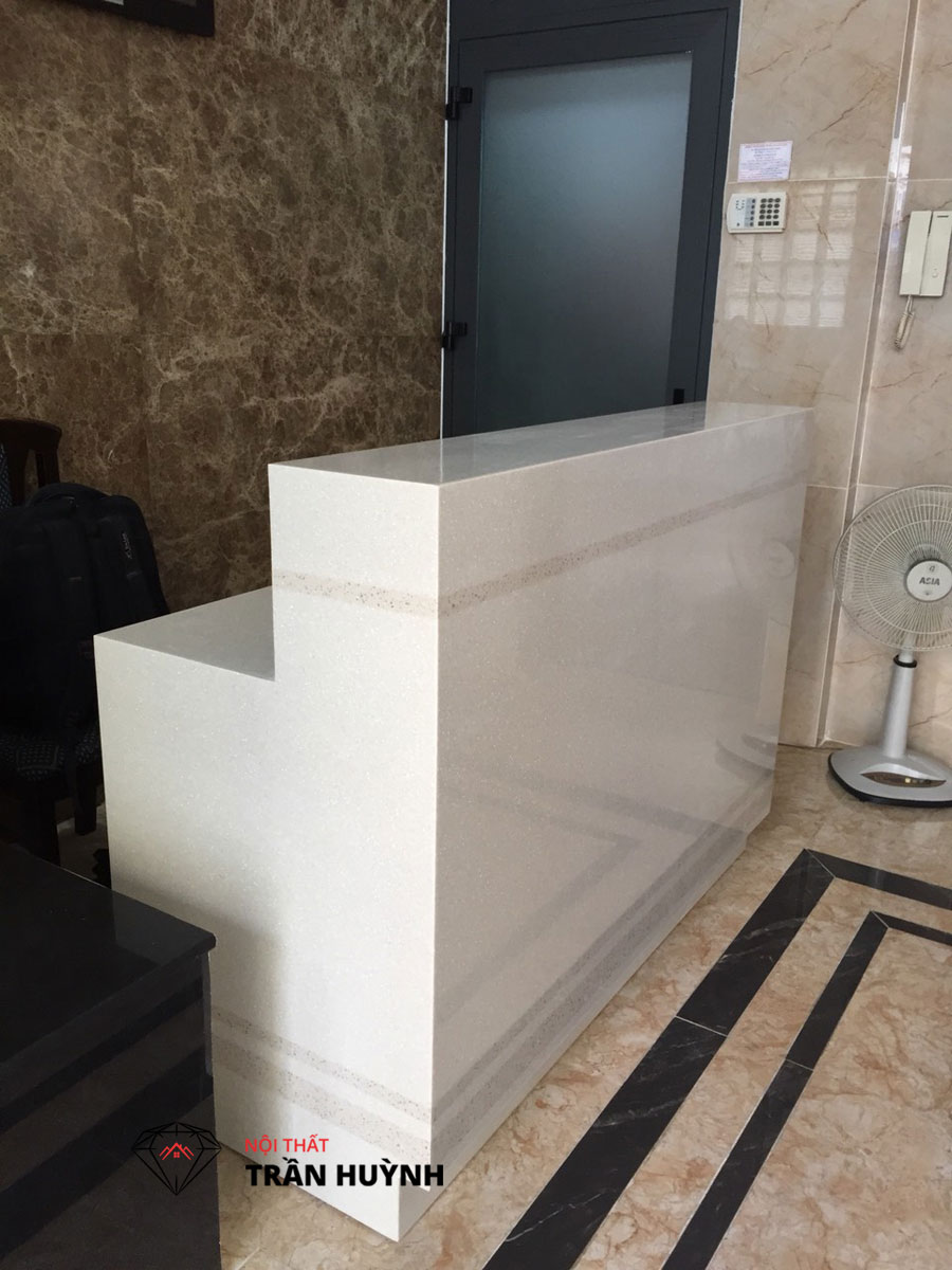 quầy lễ tân đá nhân tạo tại quận 3