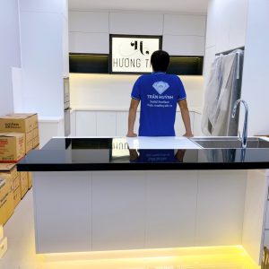 Thi công bếp đá nhân tạo solid surface tại nhà idol nghệ sĩ hài Việt Hương