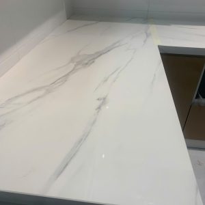 Mặt bếp Trắng vân mây Larmar Dự án P. An Hoà, Rạch Giá, Kiên Giang