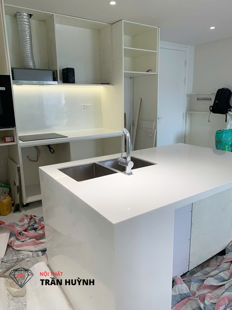 Masteri Quận 9 | Thi Công Mặt Bàn Đảo, Lavabo, Bồn Tắm Bằng Đá Solid Surface – Tinh Tế Từng Chi Tiết