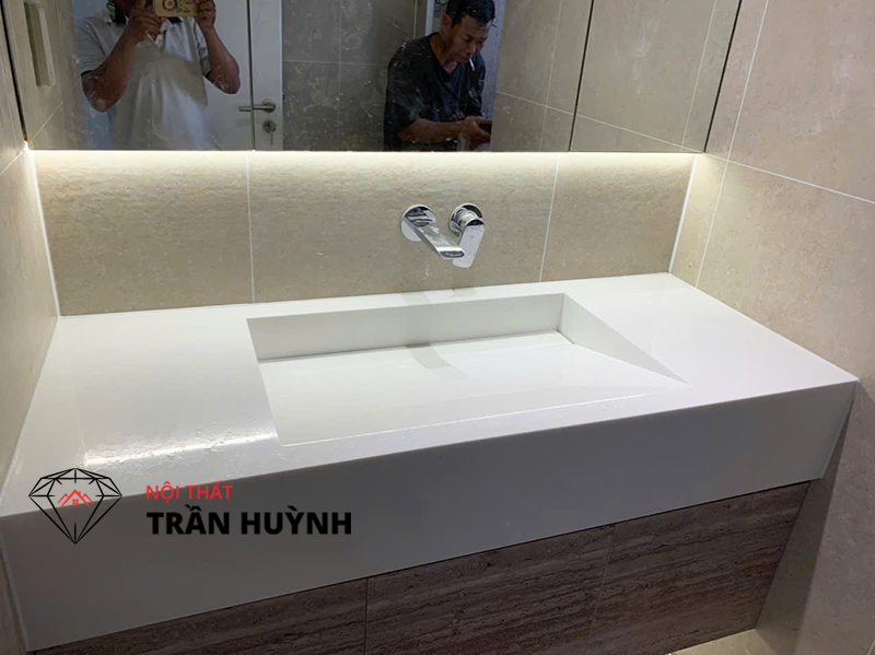 Dự Án Thảo Điền: Thi Công Lavabo Solid Surface Màu Trắng, Nâng Tầm Không Gian
