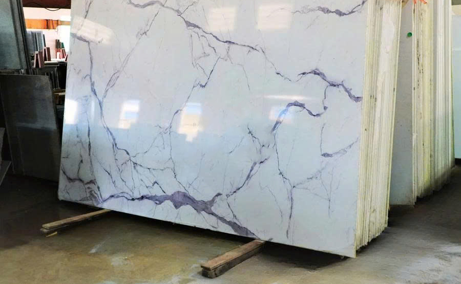 Toàn Tập Về Đá Nhân Tạo Bảo Lai: Thành Phần, Đặc Điểm Và Báo Giá Chi Tiết