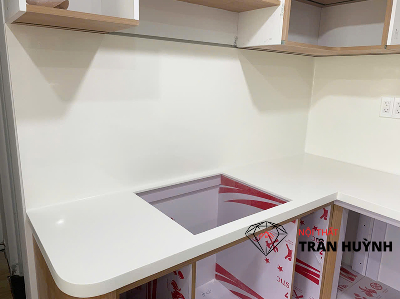 Công Trình Flora Novia Quận 2: Trọn Gói Mặt Bếp & Lavabo Solid Surface Sang Trọng