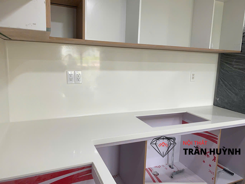Công Trình Flora Novia Quận 2: Trọn Gói Mặt Bếp & Lavabo Solid Surface Sang Trọng