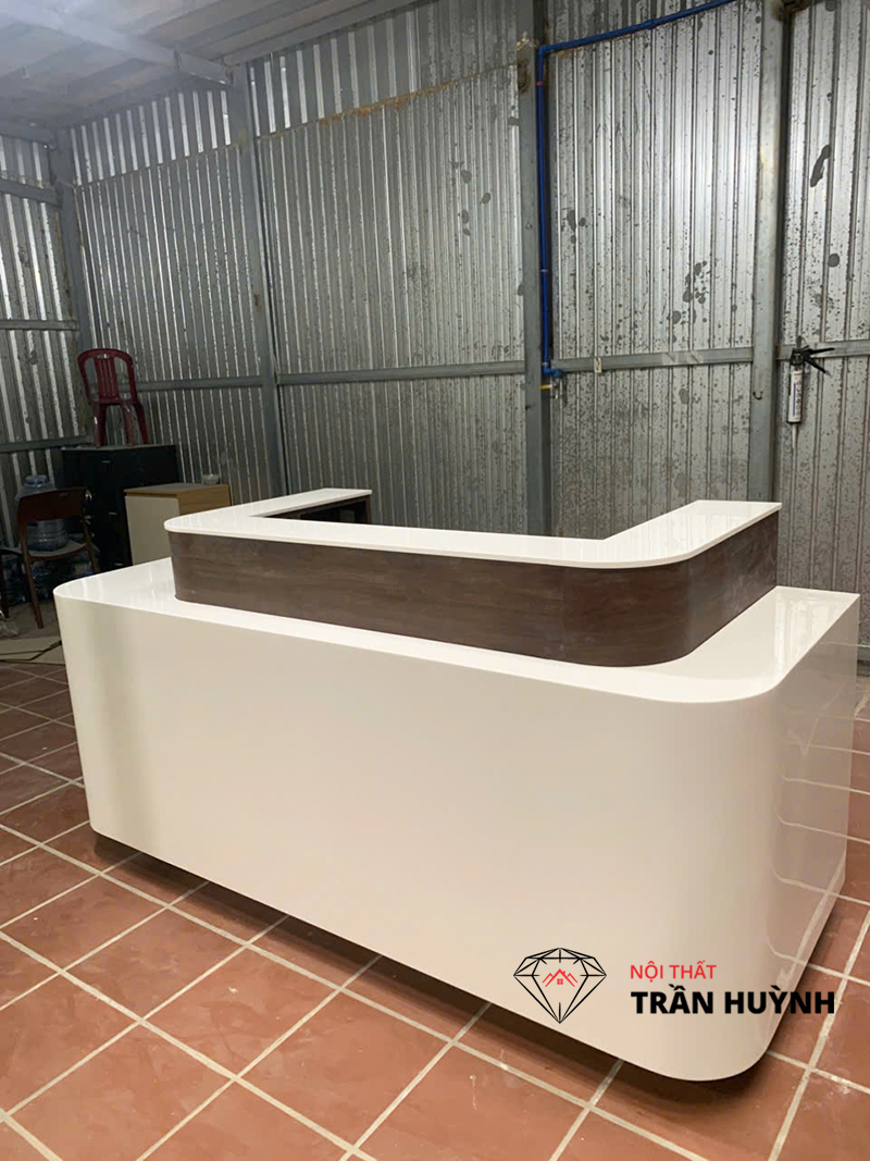 Dự Án Văn Phòng Quận 7: Quầy Lễ Tân Đá S105 MILD WHITE Tinh Tế & Hiện Đại