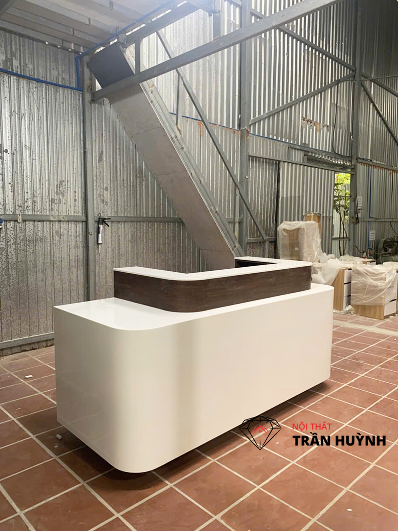 Dự Án Văn Phòng Quận 7: Quầy Lễ Tân Đá S105 MILD WHITE Tinh Tế & Hiện Đại