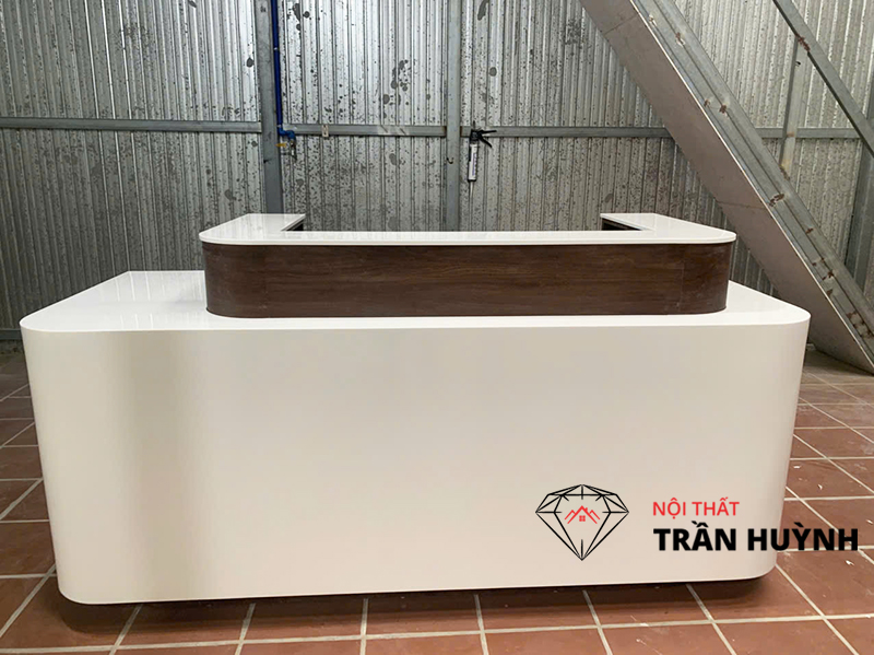 Dự Án Văn Phòng Quận 7: Quầy Lễ Tân Đá S105 MILD WHITE Tinh Tế & Hiện Đại