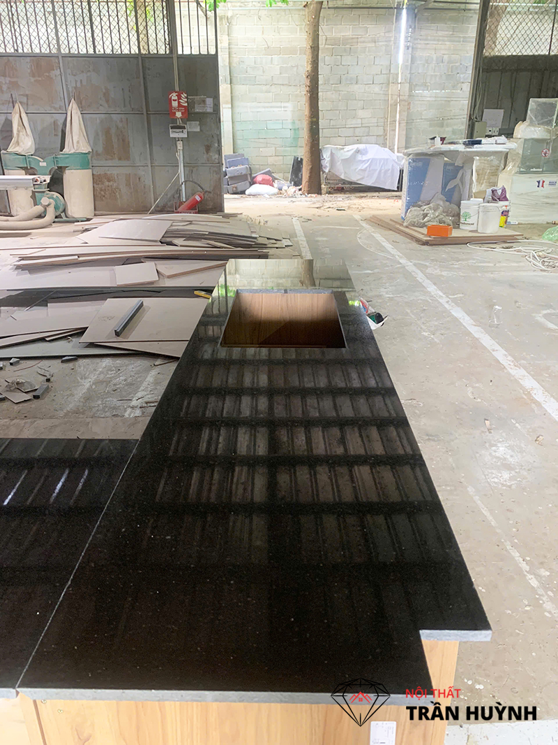 Hình ảnh thực tế Mặt Đá Bếp Đen Kim Sa Trung Tại Hóc Môn