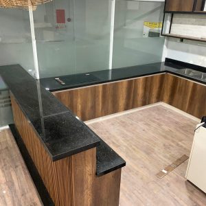 Thi Công Bếp Đá Granite Kim Sa Trung Màu Đen Tại 26B Tân Thới Nhất 17, P. Đông Hưng Thuận – Đẹp, Bền, Sang Trọng
