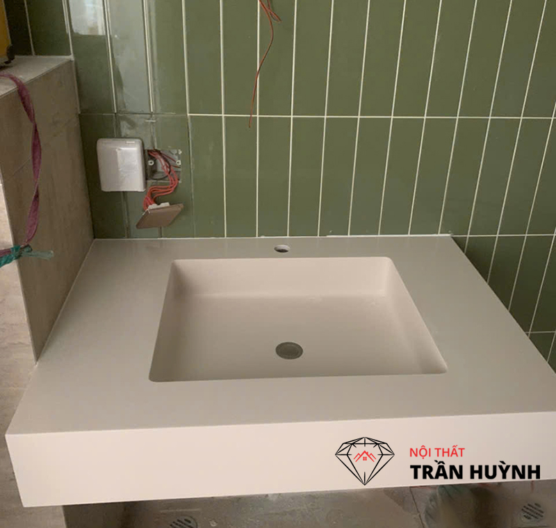 Hình ảnh thi công thực tế Lavabo Đá Solid Surface Treo Tường tại Vinhomes Central 3