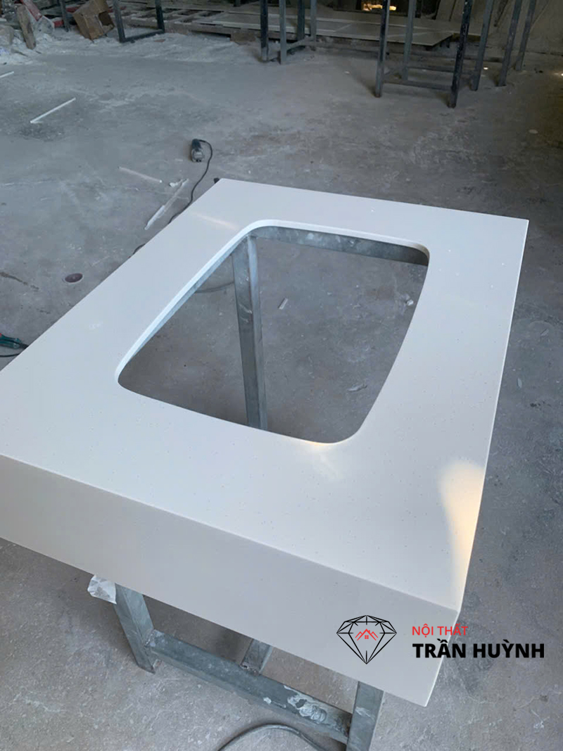 Mặt Bàn Lavabo Đá Trắng Kim Sa P105 – Thi Công Thực Tế Cho Khách Lẻ Tại Gò Vấp