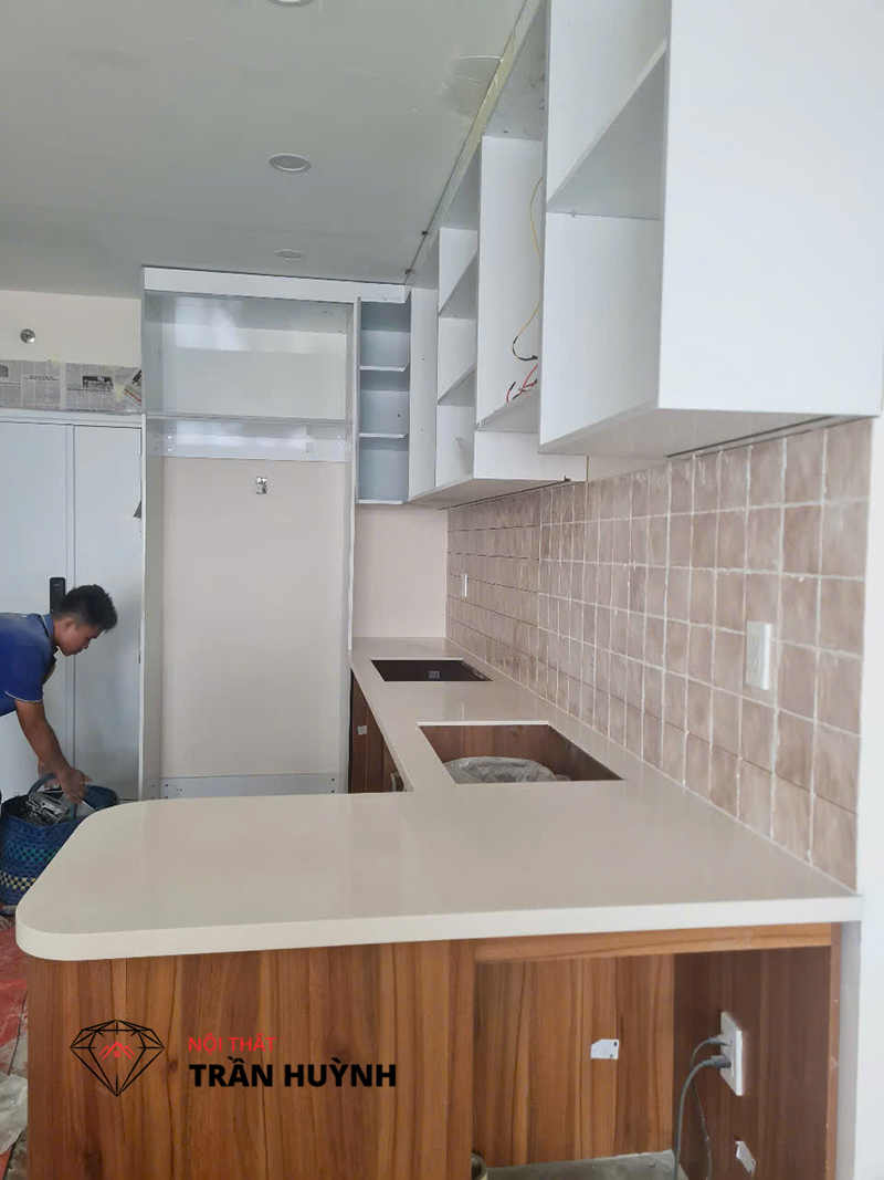 Dự Án Tân Phú: Mặt Bếp Đá Solid Surface Mã C102 Dẫn Đầu Xu Hướng