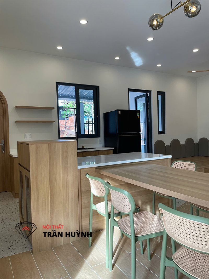 Dự Án Xuân Lộc Đồng Nai: Ốp Mặt Bếp Và Bàn Đảo Bằng Đá Solid Surface Màu Trắng Sang Trọng