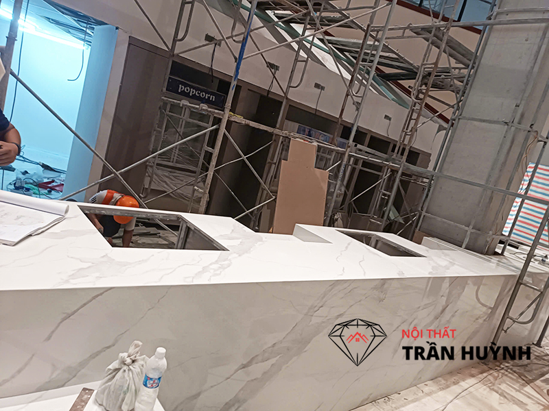 Hình Ảnh thực tế Quầy Bar Đá Nhân Tạo Lamar Vân Mây Tại Aeon Tân An Long An