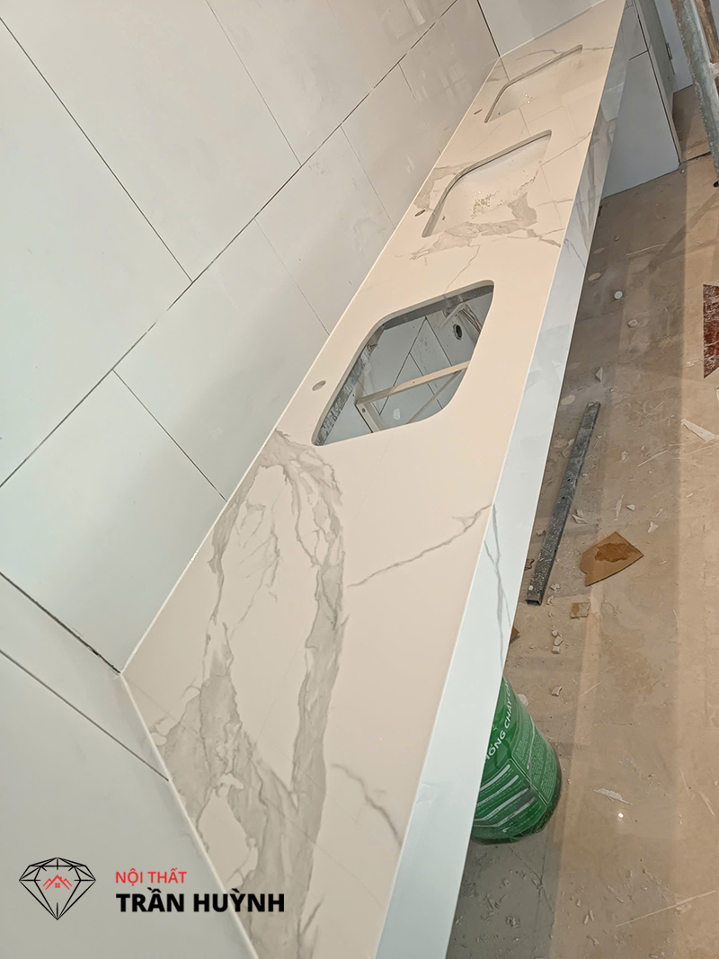 Hình Ảnh thực tế Mặt Bàn Lavabo Đá Nhân Tạo Lamar Vân Mây Tại Aeon Tân An Long An