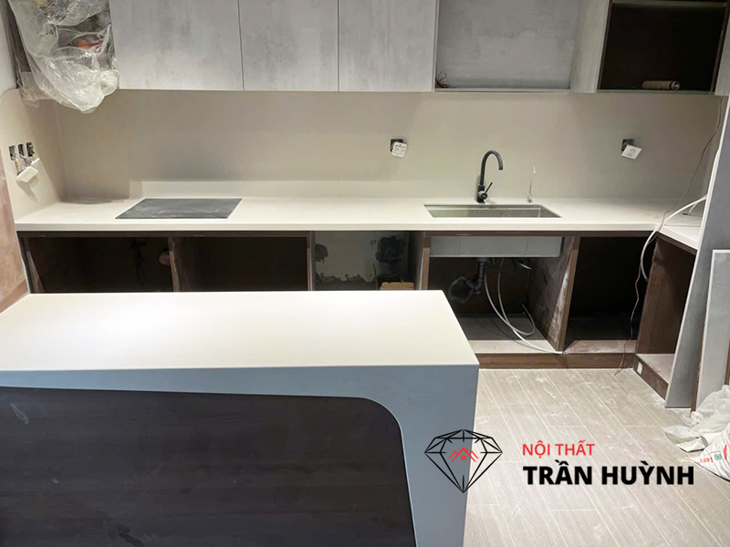 Công Trình Riverside Quận 7: Bộ Đôi Bếp Và Bàn Đảo S106 Sand Cookie Chuẩn Hiện Đại