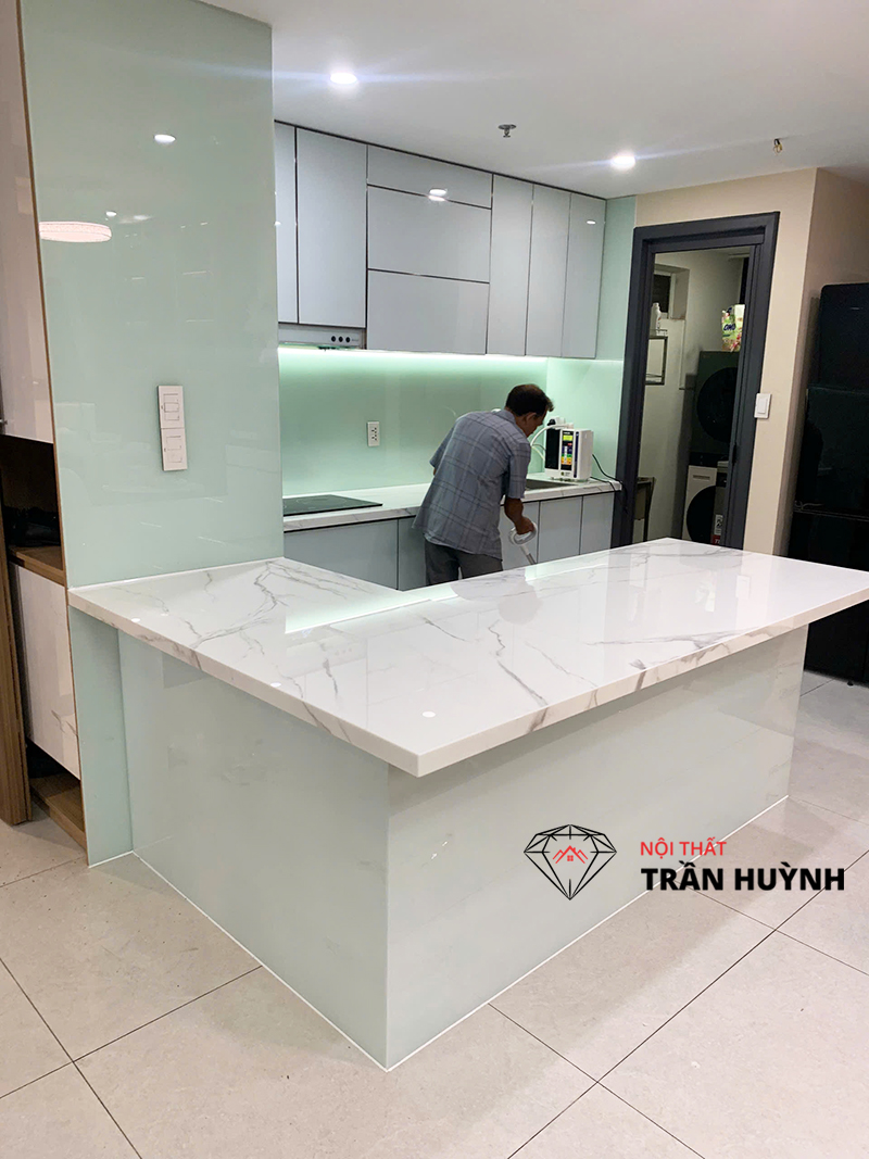 Dự án Thi Công Bếp Đá Nhân Tạo Trắng Sứ Vân Mây – Mai Chí Thọ, Thủ Đức