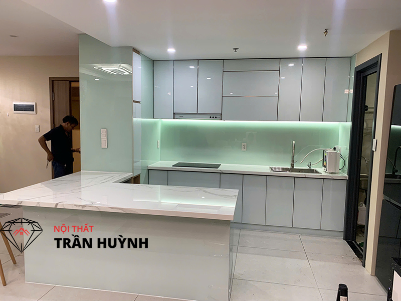 Dự án Thi Công Bếp Đá Nhân Tạo Trắng Sứ Vân Mây – Mai Chí Thọ, Thủ Đức