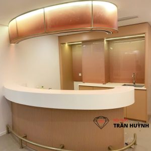 Quầy Bar Đá Solid Surface Mega GangNam Quận 1 – Giải Pháp Thi Công Sang Trọng & Hiện Đại