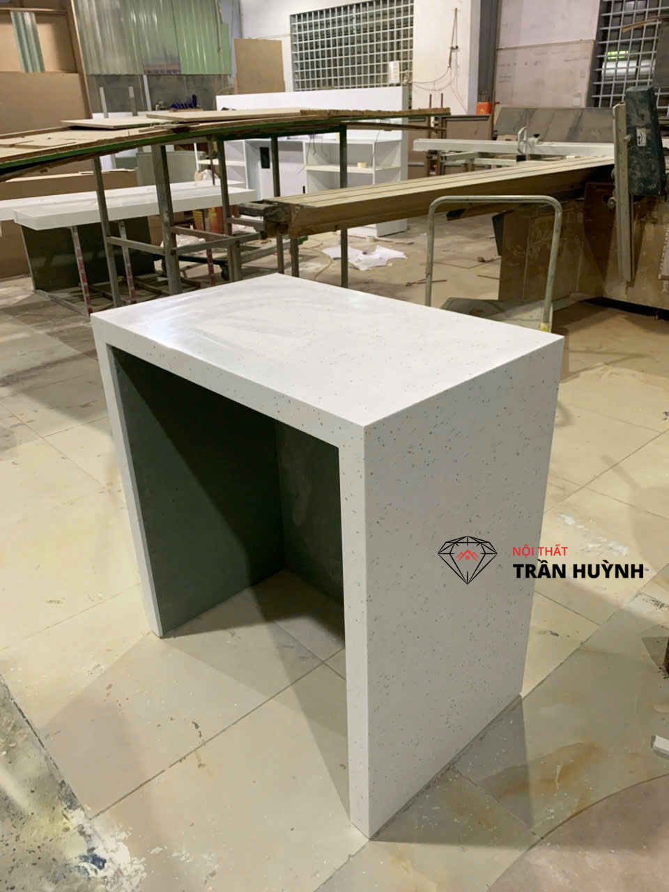 Mặt Bàn Đá Solid Surface CP302 Tại Công Trình Chí Lực Việt