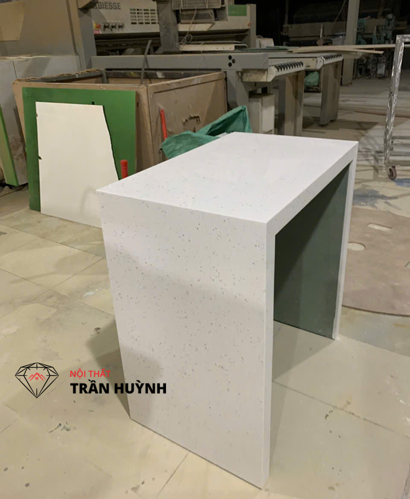 Mặt Bàn Đá Solid Surface CP302 Tại Công Trình Chí Lực Việt