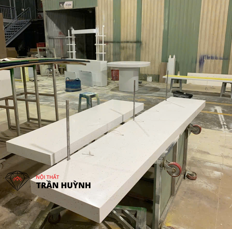 Mặt Bàn Đá Solid Surface CP302 Tại Công Trình Chí Lực Việt