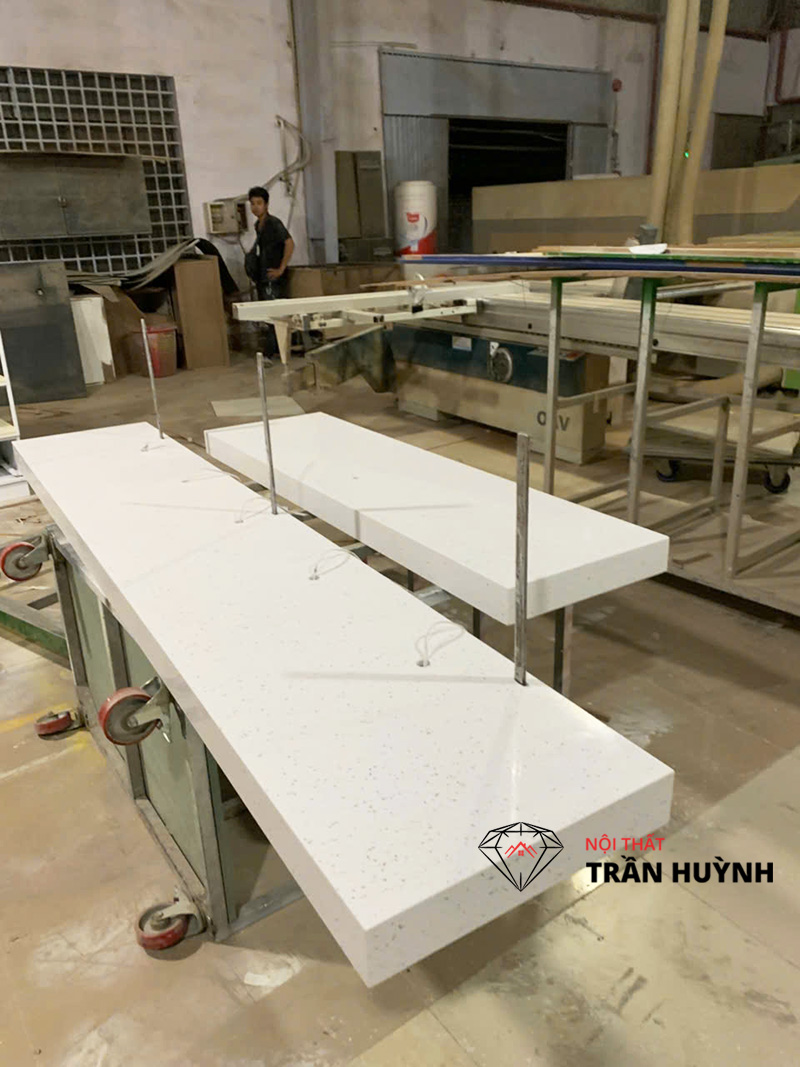 Mặt Bàn Đá Solid Surface CP302 Tại Công Trình Chí Lực Việt