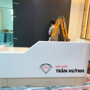 Thi Công Quầy Lễ Tân Solid Surface CP302 ICE CUBIC Tại ITAXA – 124-126 Nguyễn Thị Minh Khai