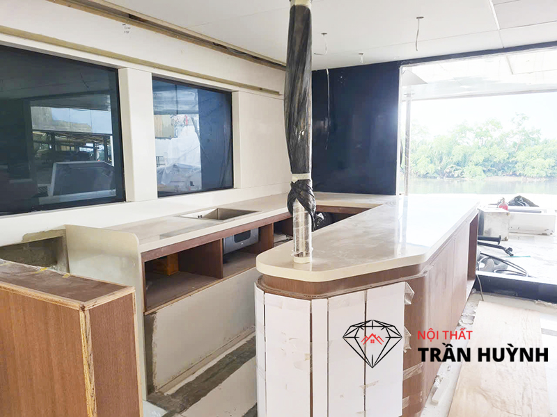 Mặt Bếp & Quầy Bar Đá Solid Surface Dự Án Tàu Long An – Giải Pháp Nội Thất Hiện Đại