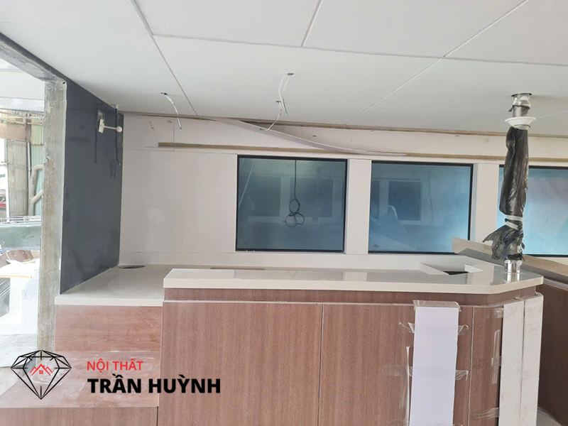 Mặt Bếp & Quầy Bar Đá Solid Surface Dự Án Tàu Long An – Giải Pháp Nội Thất Hiện Đại