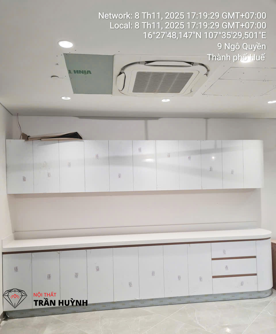 Thi Công Đá Solid Surface Tại Bệnh Viện Quốc Tế Huế – Hoàn Thiện Quầy Lễ Tân, Mặt Bếp & Lavabo Hiện Đại