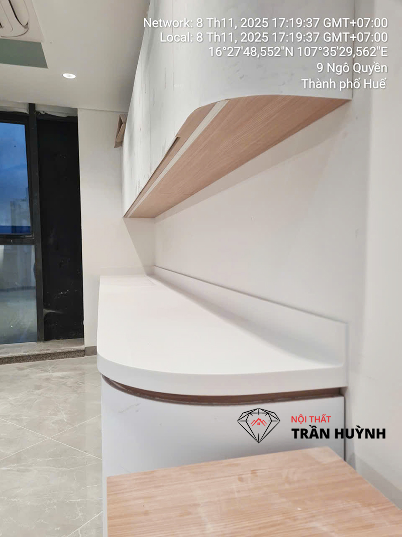 Thi Công Đá Solid Surface Tại Bệnh Viện Quốc Tế Huế – Hoàn Thiện Quầy Lễ Tân, Mặt Bếp & Lavabo Hiện Đại