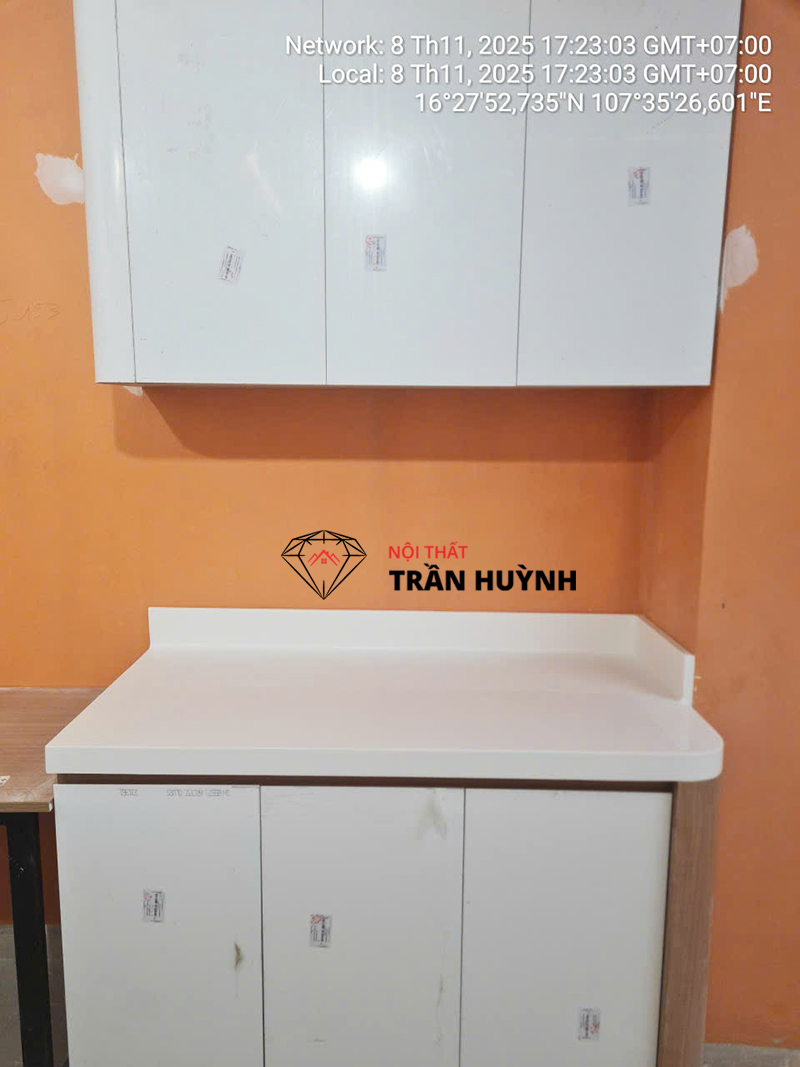 Thi Công Đá Solid Surface Tại Bệnh Viện Quốc Tế Huế – Hoàn Thiện Quầy Lễ Tân, Mặt Bếp & Lavabo Hiện Đại