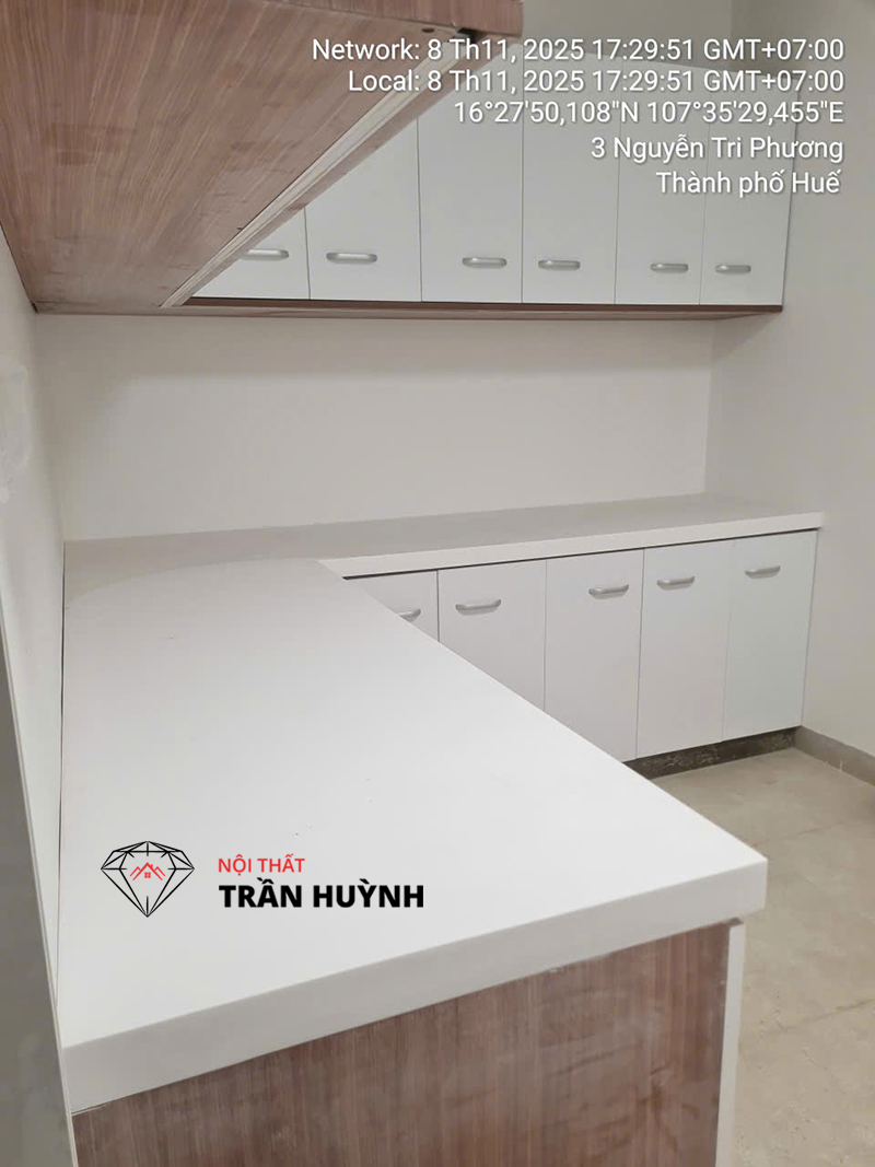 Thi Công Đá Solid Surface Tại Bệnh Viện Quốc Tế Huế – Hoàn Thiện Quầy Lễ Tân, Mặt Bếp & Lavabo Hiện Đại