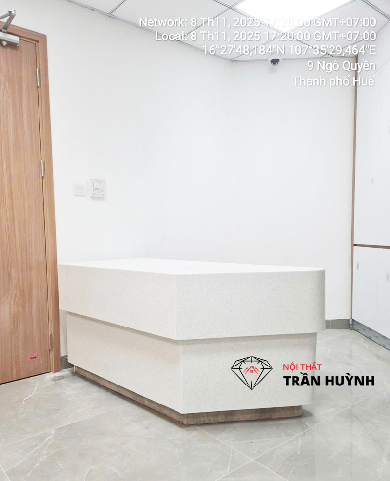 Thi Công Đá Solid Surface Tại Bệnh Viện Quốc Tế Huế – Hoàn Thiện Quầy Lễ Tân, Mặt Bếp & Lavabo Hiện Đại