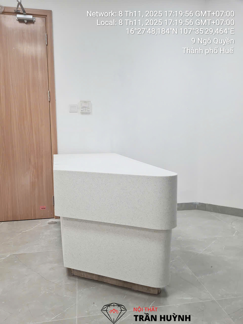 Thi Công Đá Solid Surface Tại Bệnh Viện Quốc Tế Huế – Hoàn Thiện Quầy Lễ Tân, Mặt Bếp & Lavabo Hiện Đại