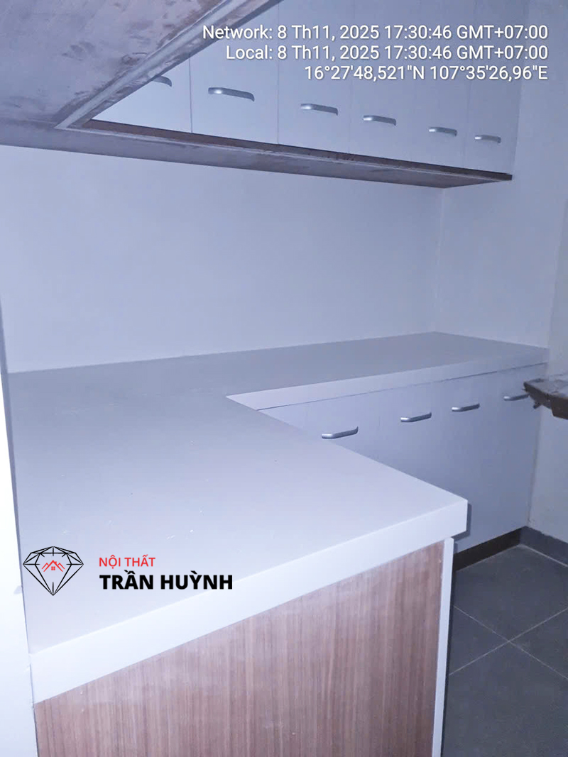 Thi Công Đá Solid Surface Tại Bệnh Viện Quốc Tế Huế – Hoàn Thiện Quầy Lễ Tân, Mặt Bếp & Lavabo Hiện Đại