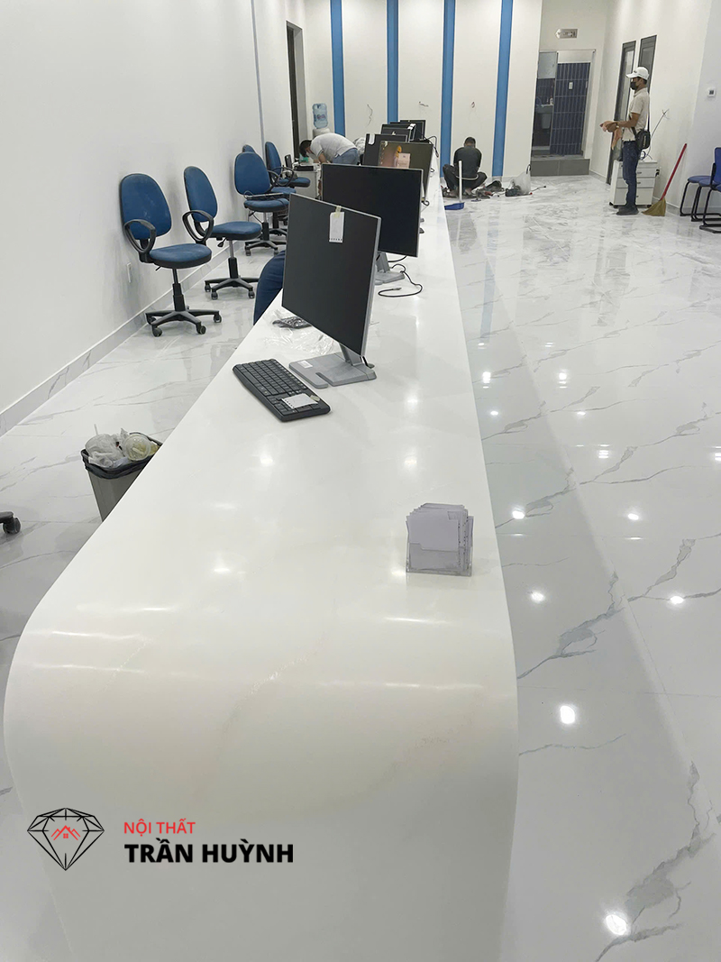 Dự Án Thi Công Quầy Đá Vân Mây VM001 Tại Vina Phone Quận 5 – Hoàn Thiện Công Trình 26 Nguyễn Thị