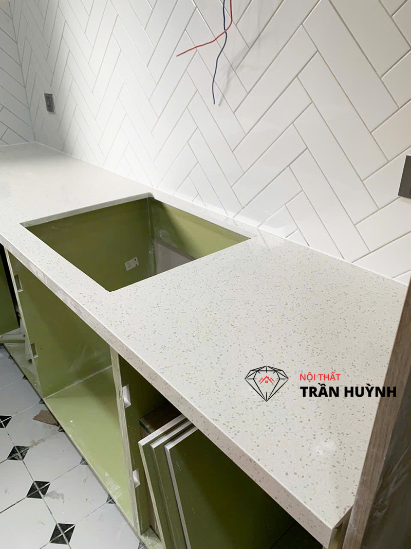 Thi Công Ốp Bếp Đá Trắng Kim Sa Tại Tân Lập Hiệp Phú – Dự Án Chuẩn Cao Cấp 2025