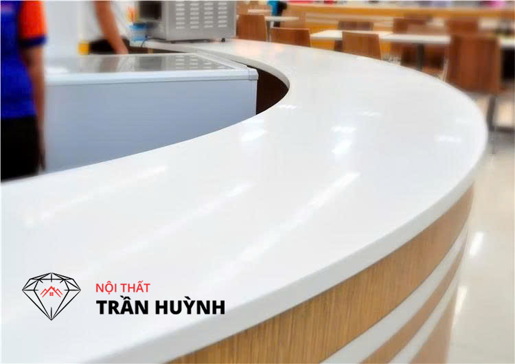 Khám Phá Công Nghệ Uốn Cong Đá Solid Surface – Đổi Mới Tư Duy Nội Thất