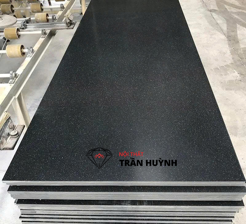 Đá Solid Surface Màu Đen – Vẻ Đẹp Mạnh Mẽ Cho Thiết Kế Đương Đại
