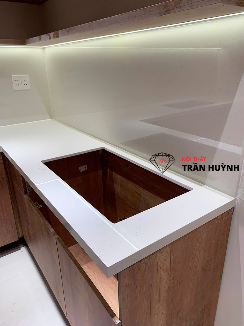 Hoàn Thiện Mặt Bếp Đá Trắng Nhân Tạo Cao Cấp Tại 2D3/3 Nguyễn Du – Thành Phố Mới Bình Dương