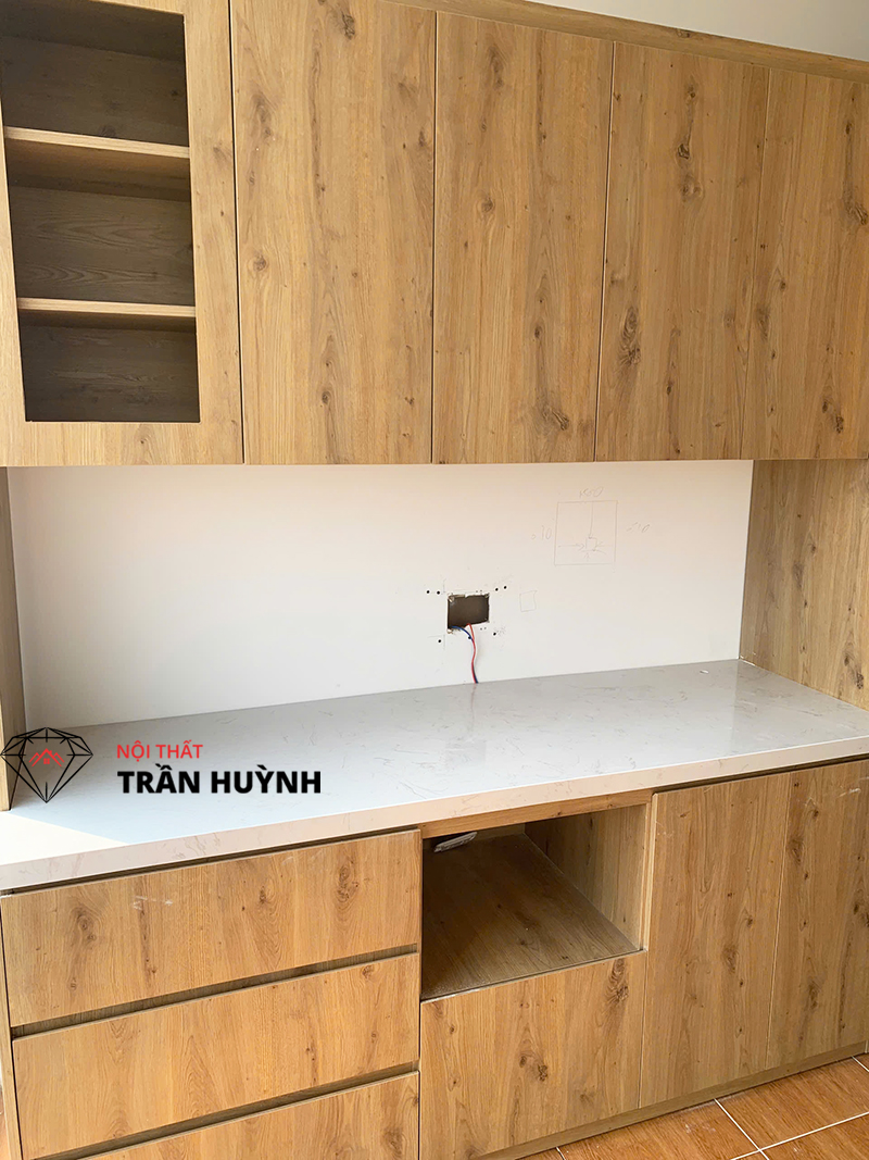 Hoàn Thiện Mặt Bếp Đá Nhân Tạo Tại Tòa Nhà IPC Nguyễn Văn Linh – Giải Pháp Đẹp & Thực Tế Cho Căn Hộ Cao Tầng