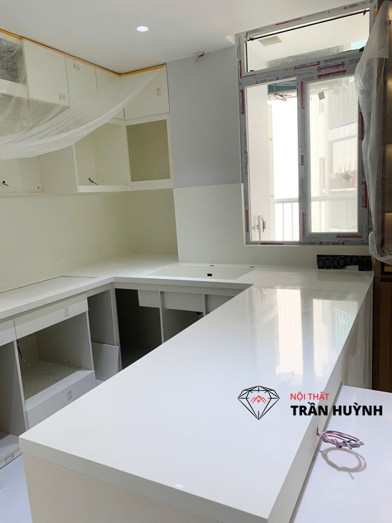 Chung Cư Hà Đô Nguyễn Văn Công – Thi Công Đá Solid Surface Mặt Bếp, Lavabo, Bàn Trang Điểm Cao Cấp