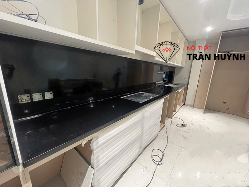 Dự Án Thi Công Bếp Đá Đen Kim Sa P104 Tại TP Phú Mỹ – Bà Rịa Vũng Tàu