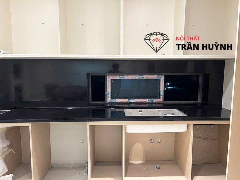 Dự Án Thi Công Bếp Đá Đen Kim Sa P104 Tại TP Phú Mỹ – Bà Rịa Vũng Tàu