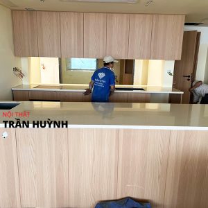 Hoàn Thiện Hạng Mục Bếp – Bàn Đảo – Lavabo Solid Surface Tại Villa R8 Nha Trang City