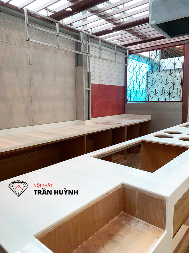 Hình ảnh thực tế dự án Thi Công Quầy Lễ Tân Đá Nhân Tạo Tại Sân Bay Cam Ranh